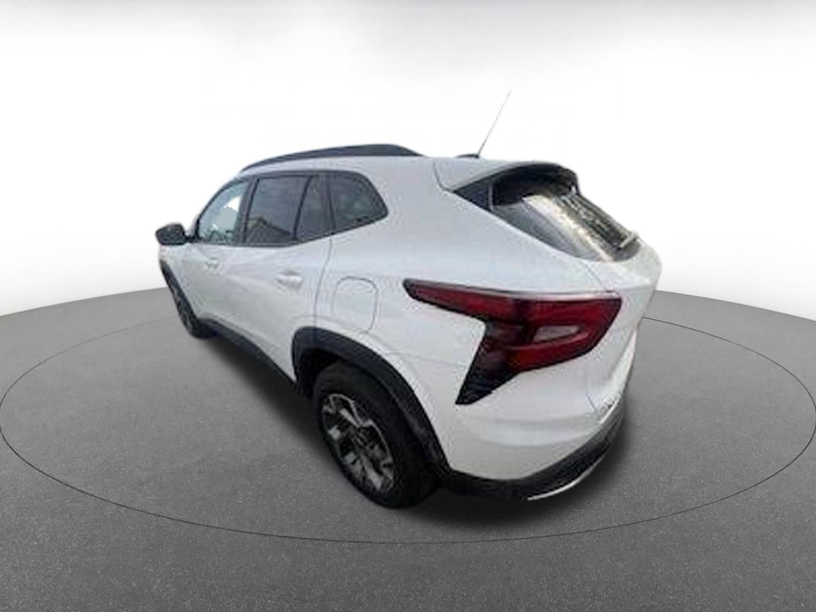 Used 2025 Chevrolet Trax LT image 4