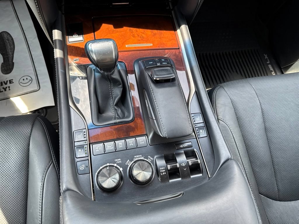 Used 2021 Lexus LX 570 4WD w/ Luxury Package image 19