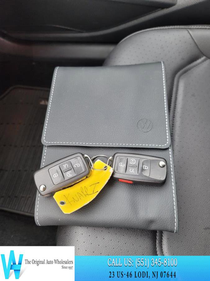 Used 2021 Volkswagen Passat 2.0T R-Line image 21