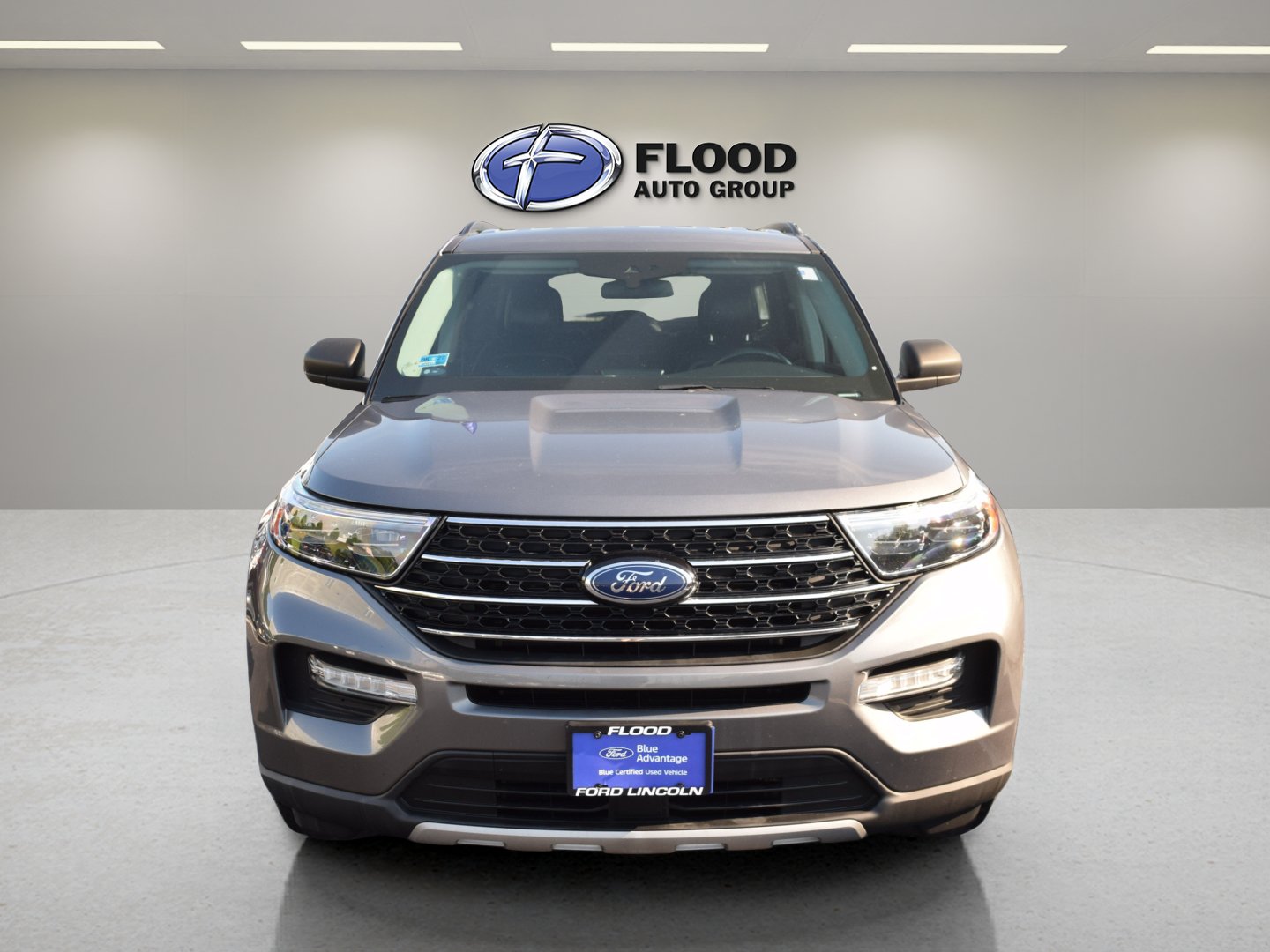 Used 2021 Ford Explorer XLT w/ Equipment Group 202A AWD/4WD image 2