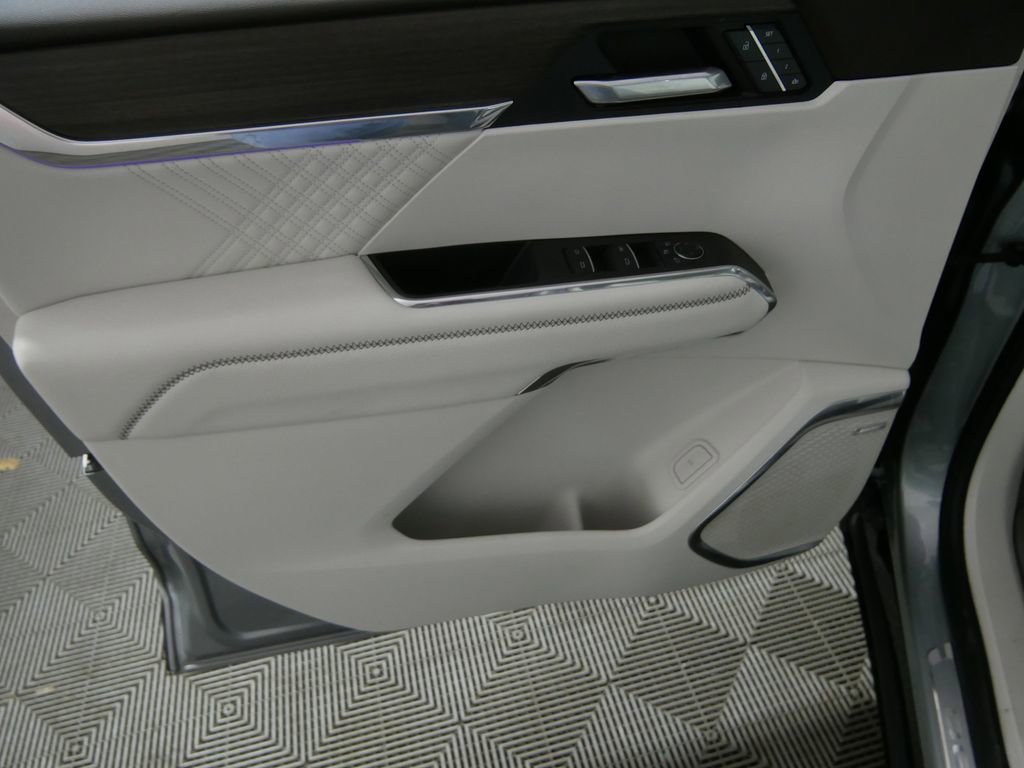 Used 2024 GMC Acadia Denali w/ Super Cruise Package image 13