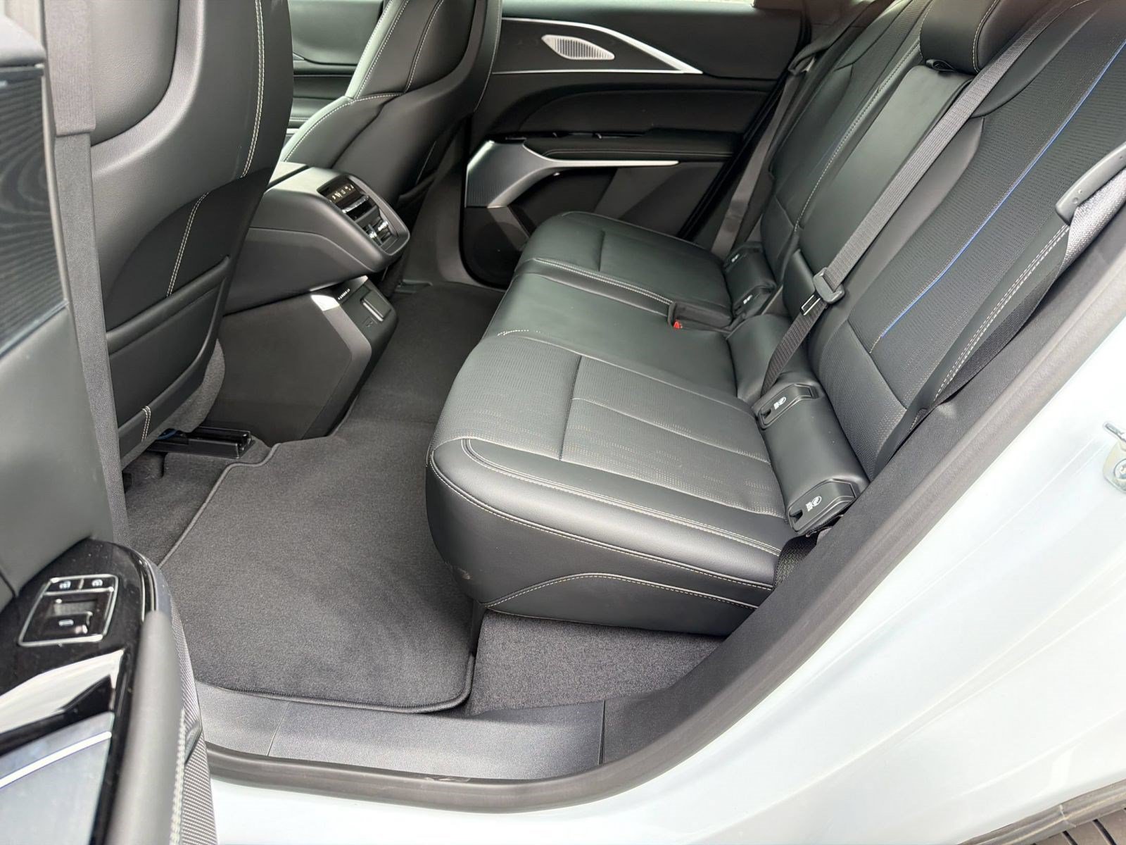 New 2026 Cadillac Lyriq V AWD/4WD image 20