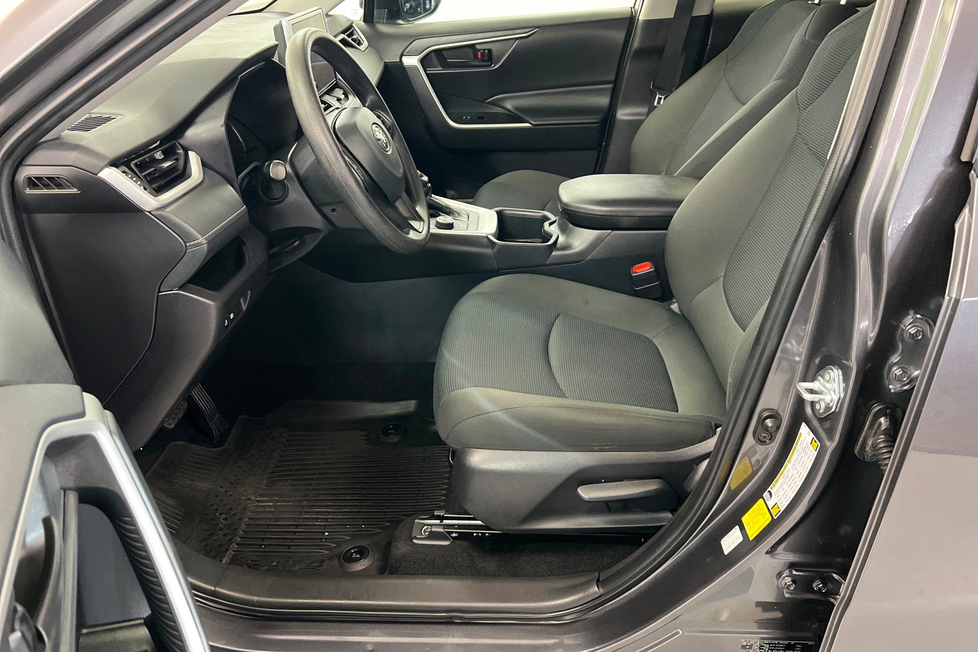 Used 2025 Toyota RAV4 LE AWD/4WD image 18