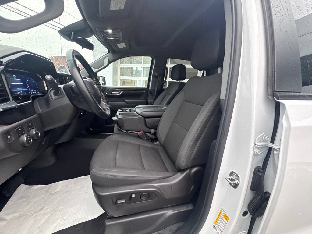 Used 2024 Chevrolet Silverado 1500 LT AWD/4WD image 10