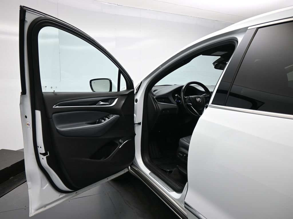 Used 2022 Buick Enclave Essence image 9