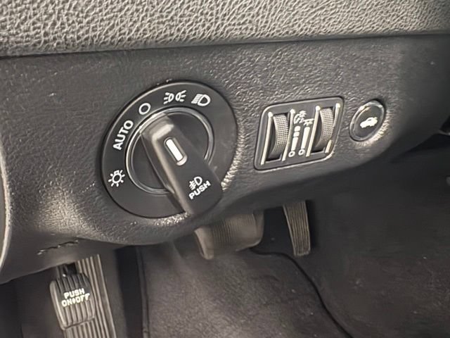 Used 2022 Chrysler 300 Touring L RWD image 17