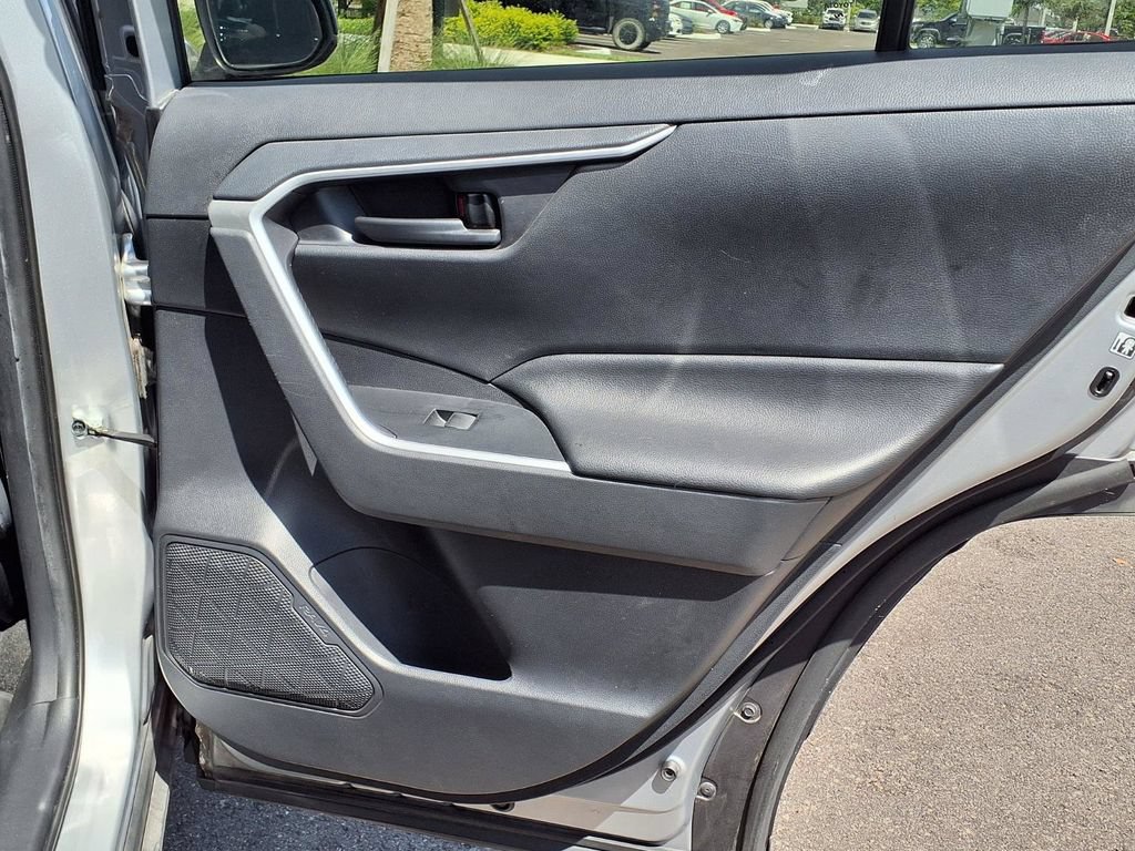 Used 2019 Toyota RAV4 LE FWD image 14