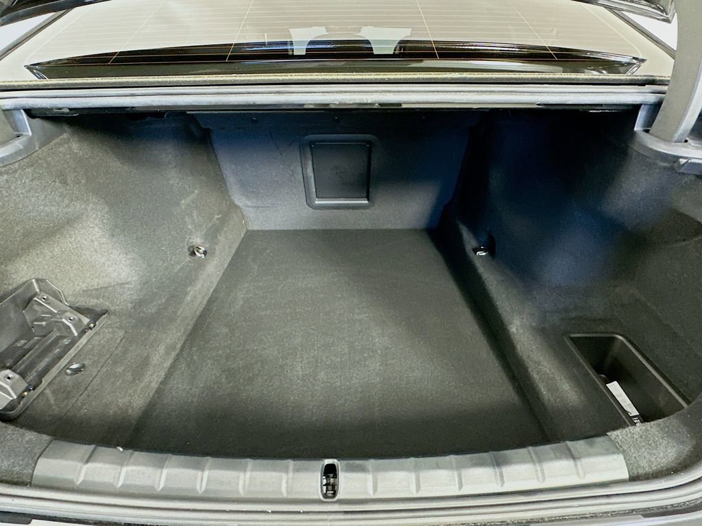 Used 2024 BMW 760i xDrive image 34