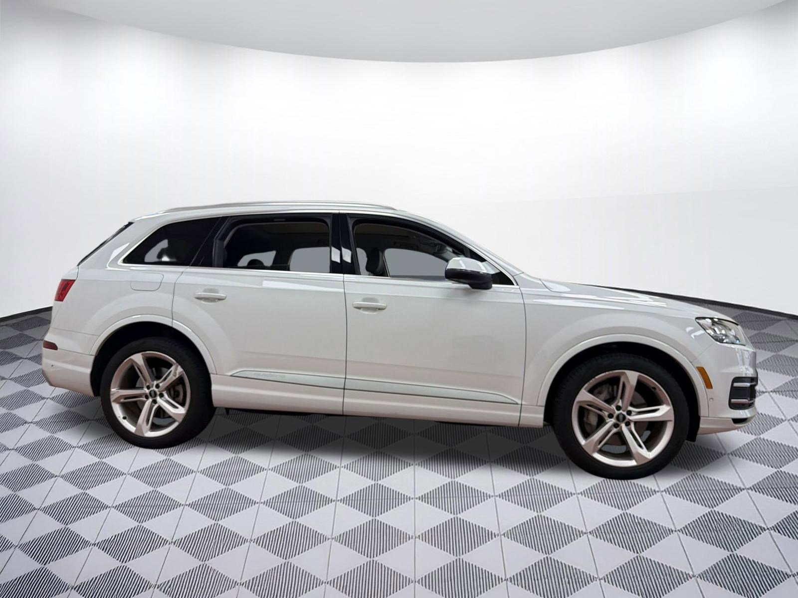 Used 2019 Audi Q7 3.0T Prestige image 8