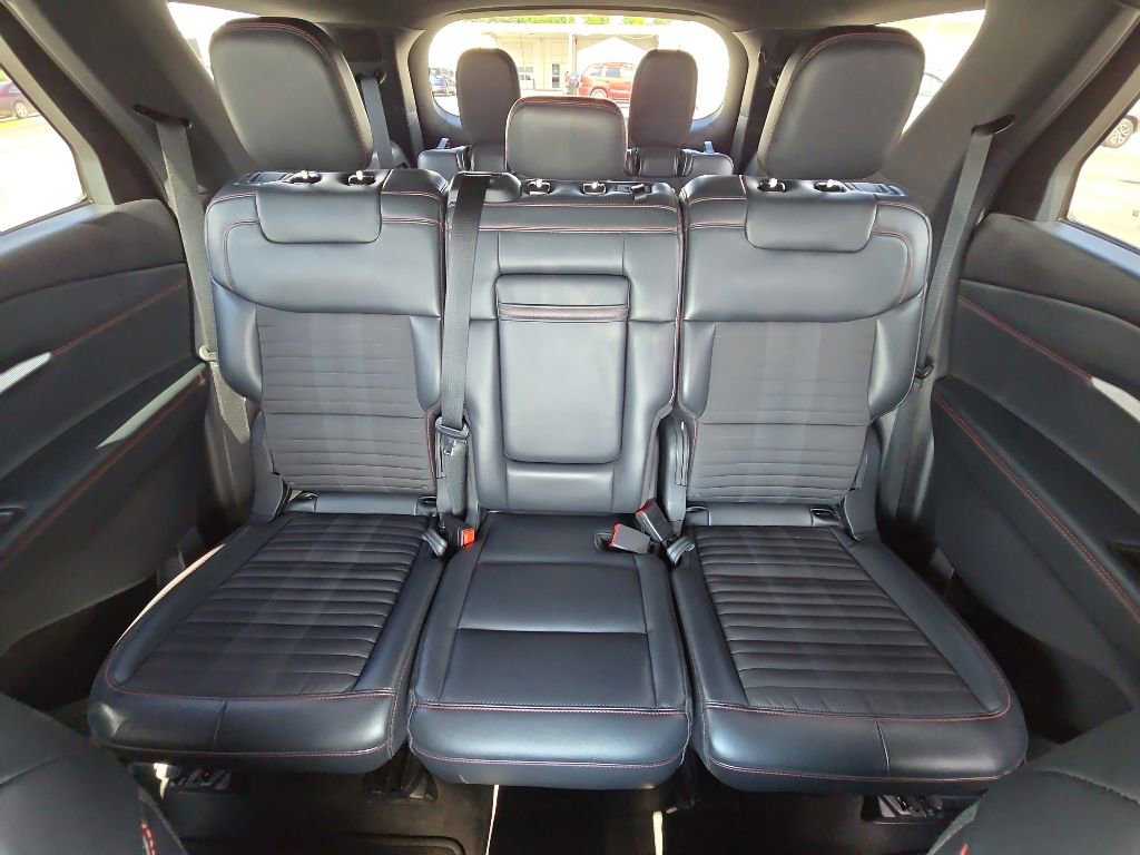 Used 2025 Ford Explorer ST-Line w/ ST-Line Street Pack AWD/4WD image 45