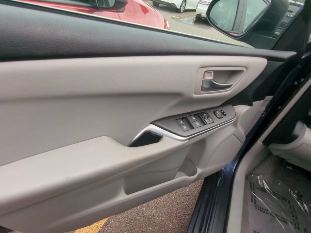 Used 2015 Toyota Camry LE FWD image 8