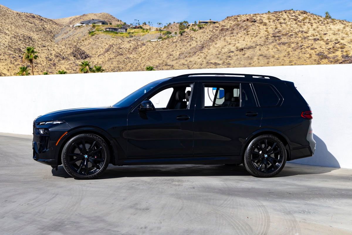 Used 2025 BMW X7 M60i AWD/4WD image 3