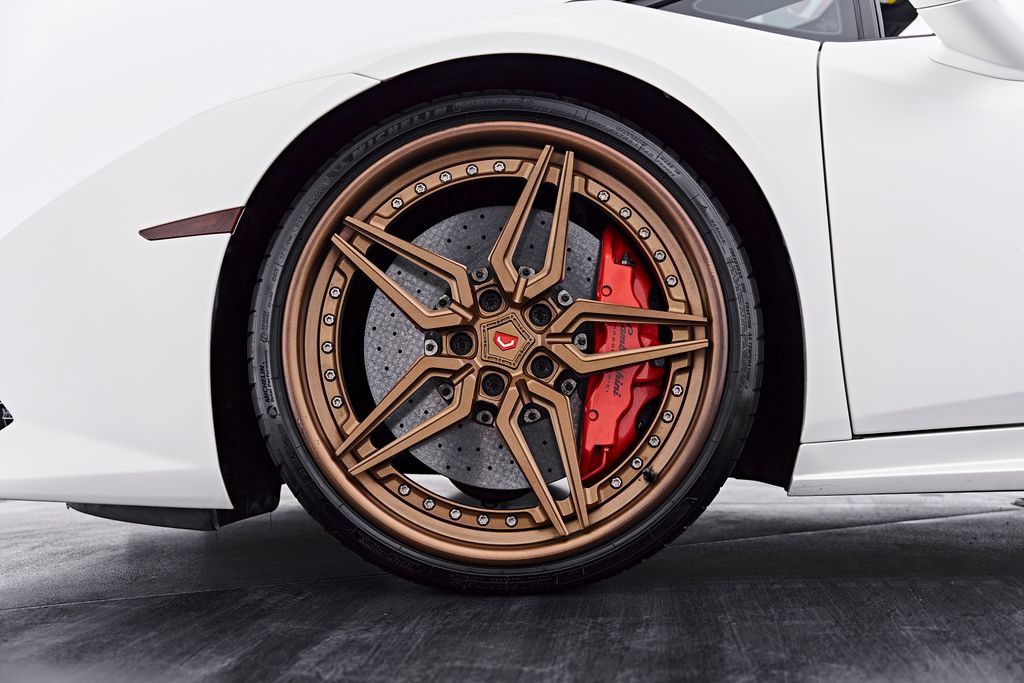Used 2017 Lamborghini Huracan LP 610-4 AWD/4WD image 3