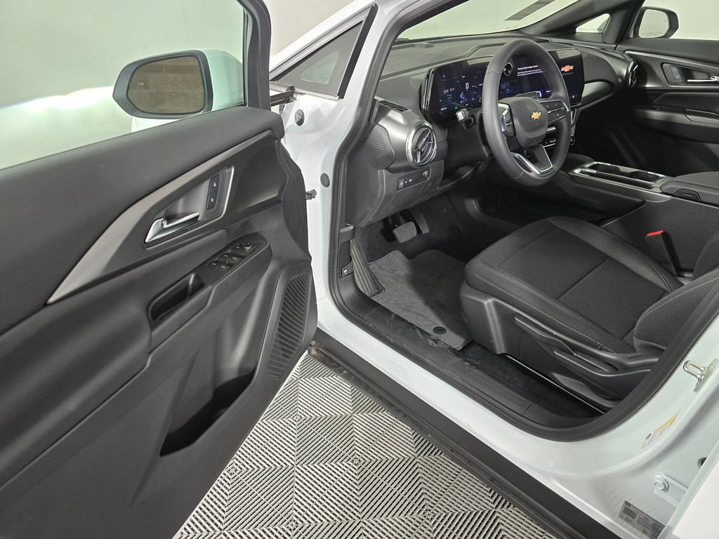 New 2026 Chevrolet Equinox EV LT FWD image 21