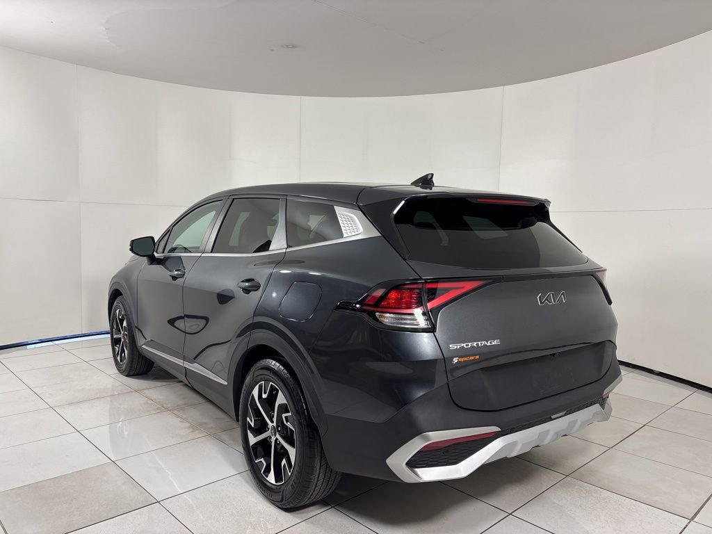 Used 2023 Kia Sportage EX image 3