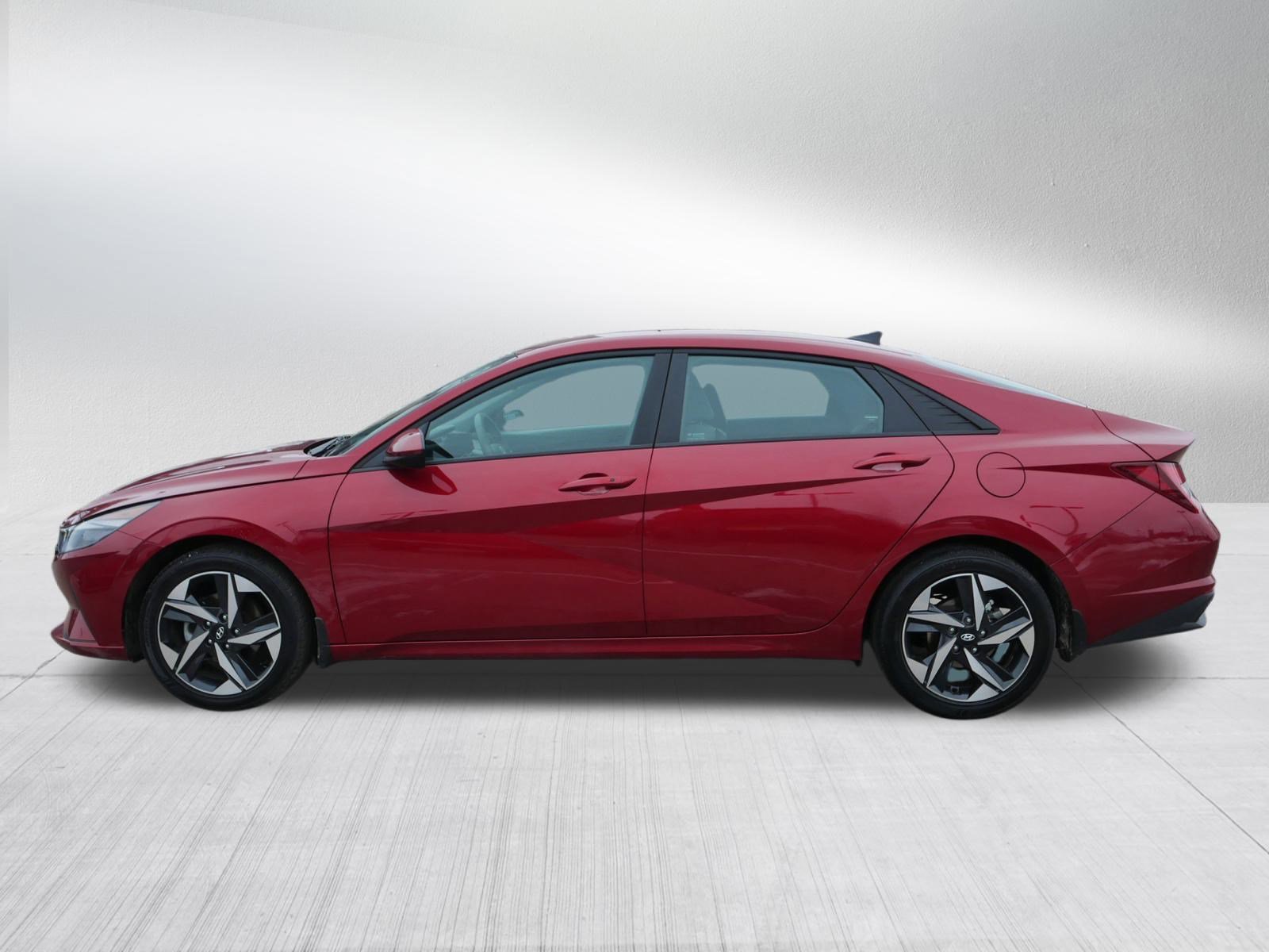 Used 2023 Hyundai Elantra SEL w/ Convenience Package image 4