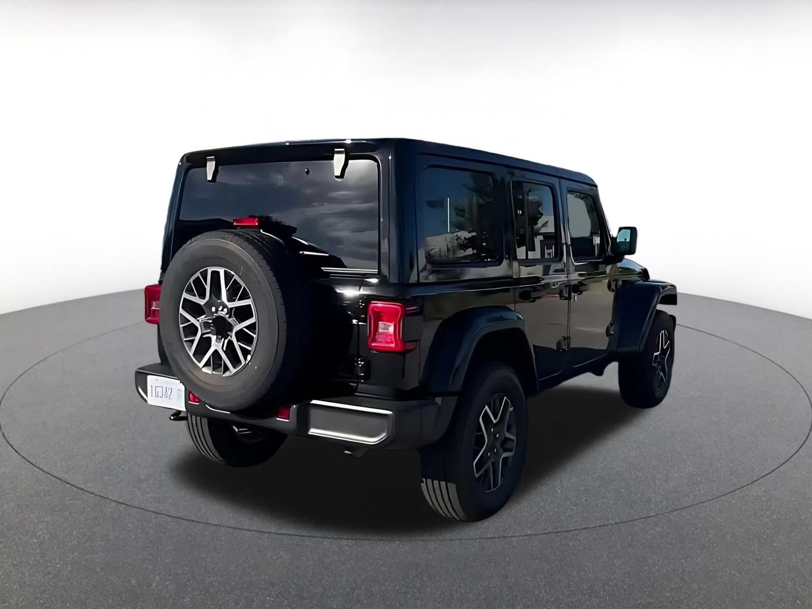 Used 2025 Jeep Wrangler Unlimited Sahara AWD/4WD image 9