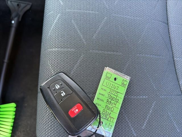 Used 2025 Toyota RAV4 XLE AWD/4WD image 14