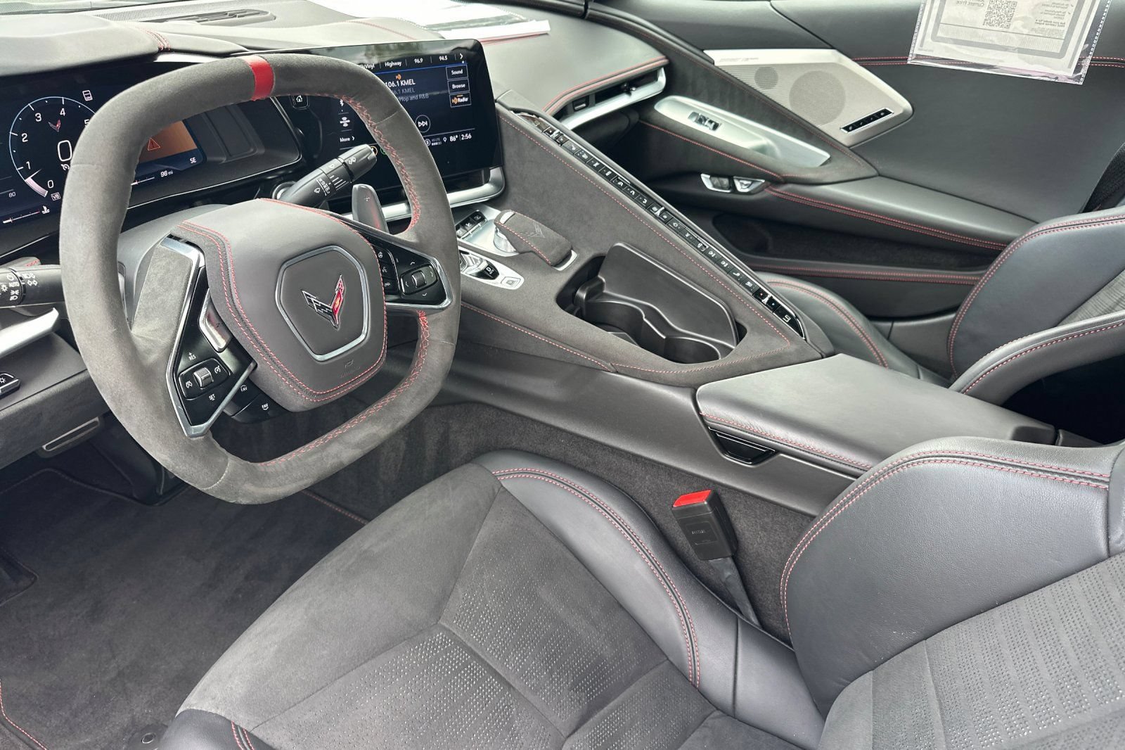 Used 2022 Chevrolet Corvette Stingray Premium Cpe w/ Z51 Performance Package RWD image 10