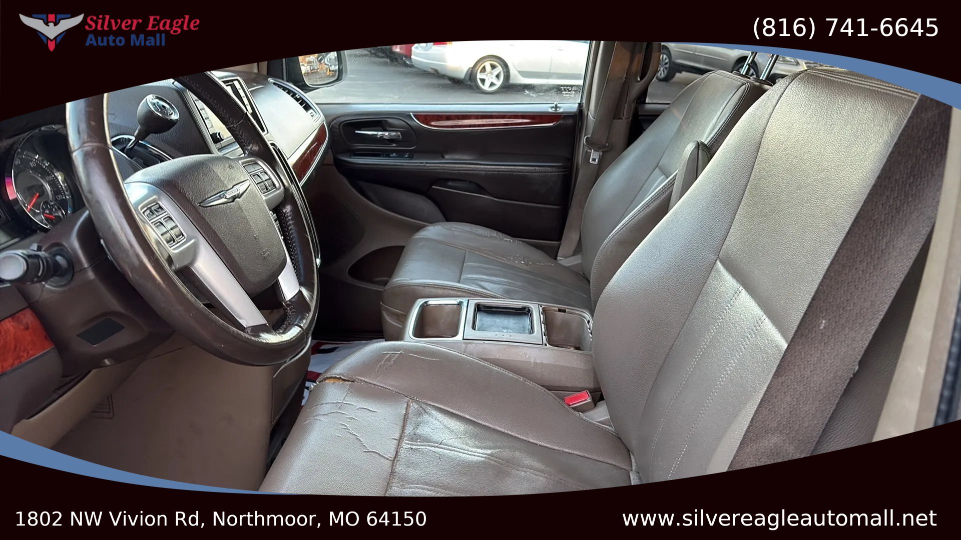Used 2014 Chrysler Town & Country Touring image 9