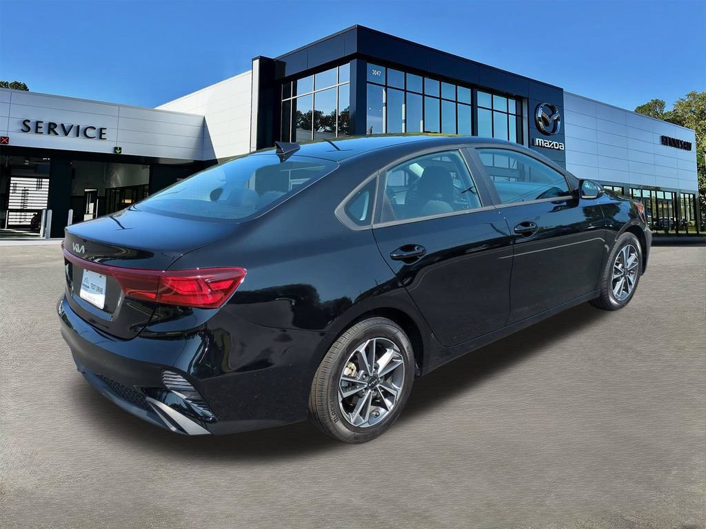 Used 2023 Kia Forte LXS w/ LXS Technology Package FWD image 4