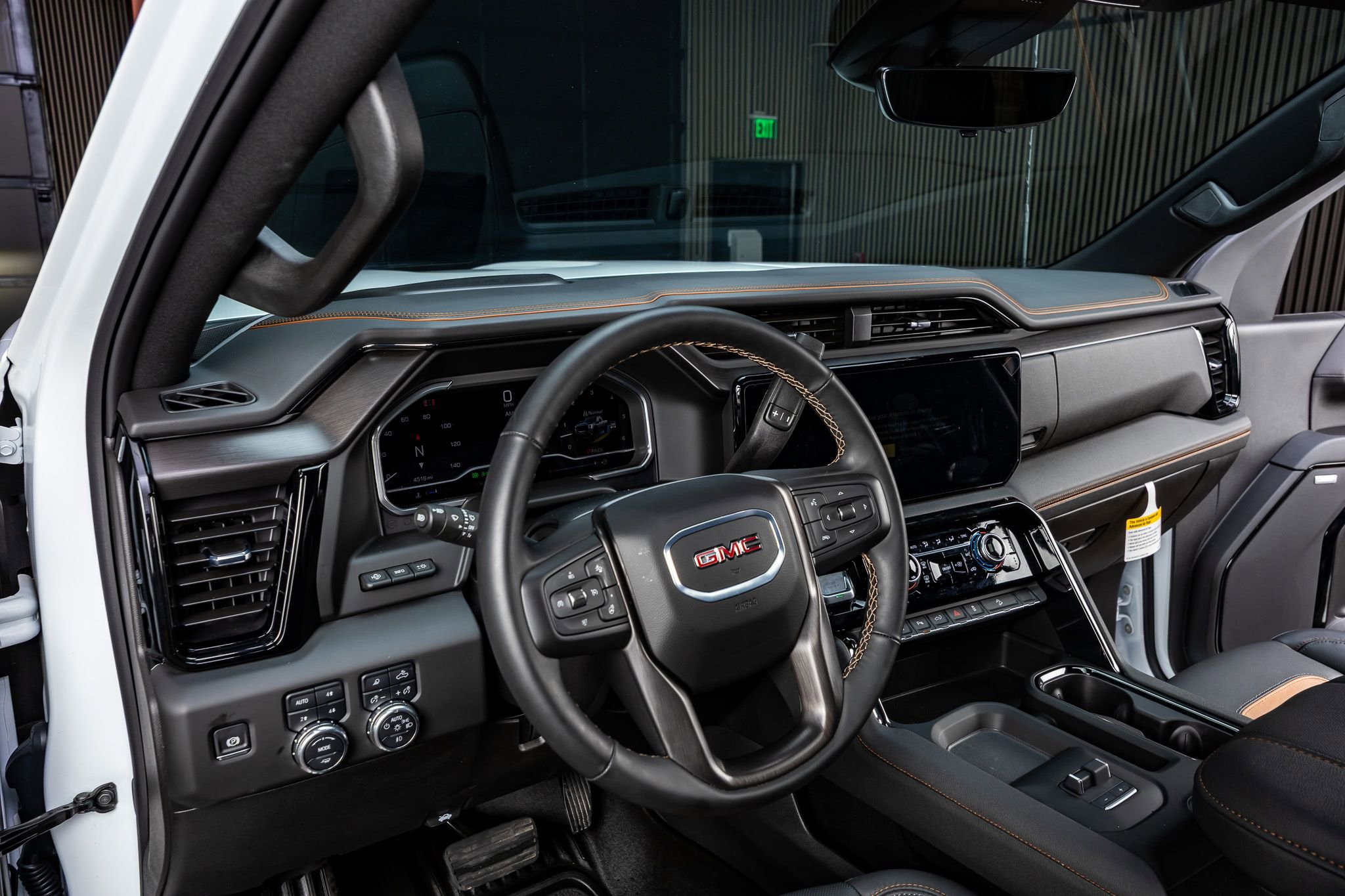 Used 2025 GMC Sierra 2500 AT4 w/ AT4 Premium Plus Package image 17