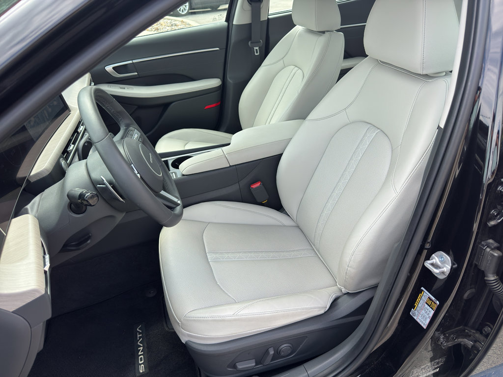 Used 2025 Hyundai Sonata Limited image 11