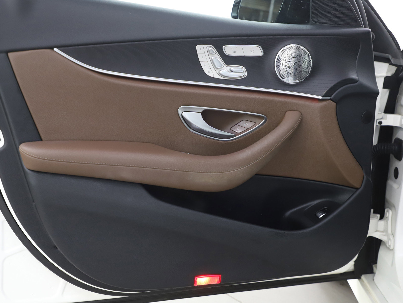 Used 2019 Mercedes-Benz E 300 4MATIC image 17