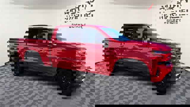 Used 2021 Chevrolet Silverado 1500 RST image 2