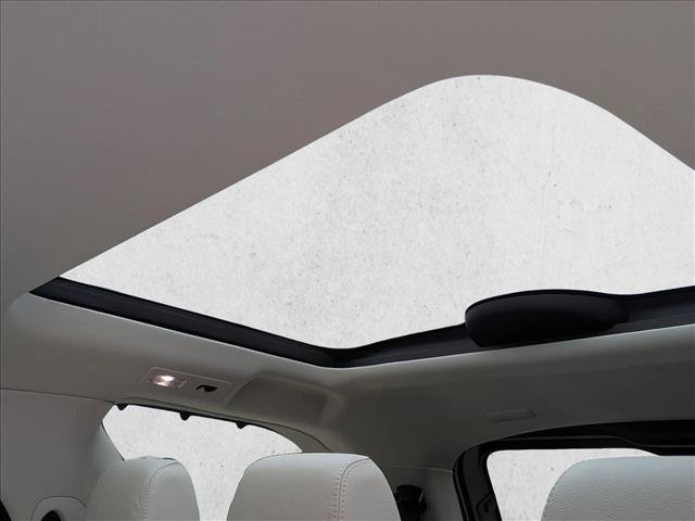 Certified 2025 Land Rover Discovery Dynamic SE AWD/4WD image 20