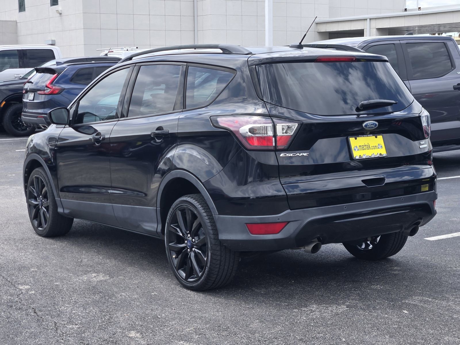 Used 2017 Ford Escape SE w/ Equipment Group 201A FWD image 6
