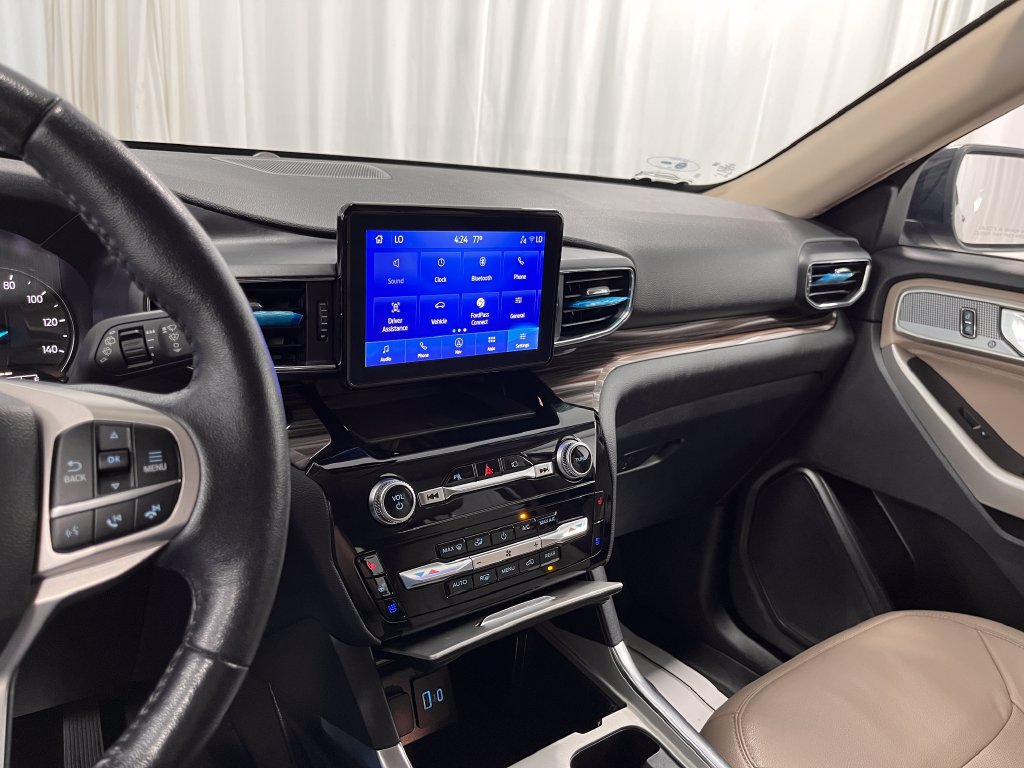Used 2022 Ford Explorer Limited w/ Equipment Group 301A AWD/4WD image 24
