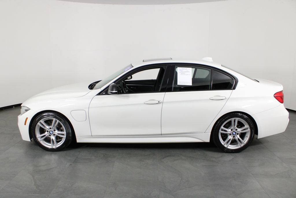 Used 2018 BMW 330e w/ M Sport Package image 10