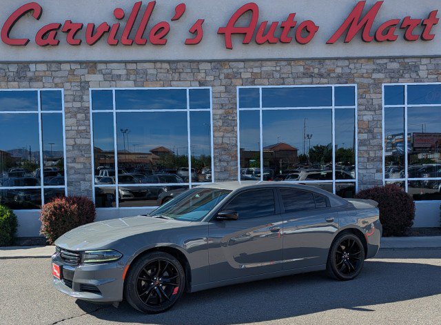 Used 2018 Dodge Charger SXT w/ Blacktop Package image 1