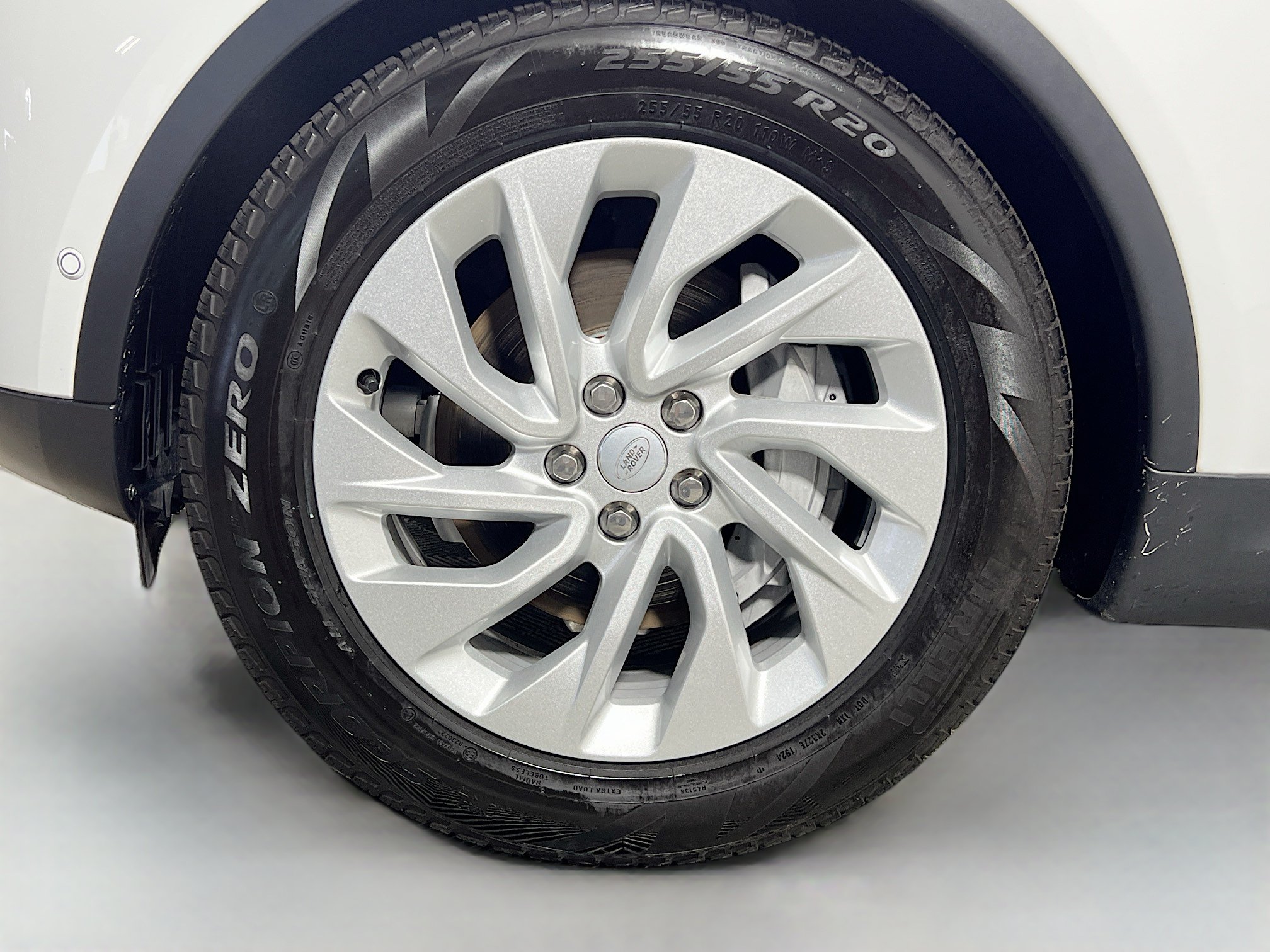 Used 2025 Land Rover Discovery S AWD/4WD image 14