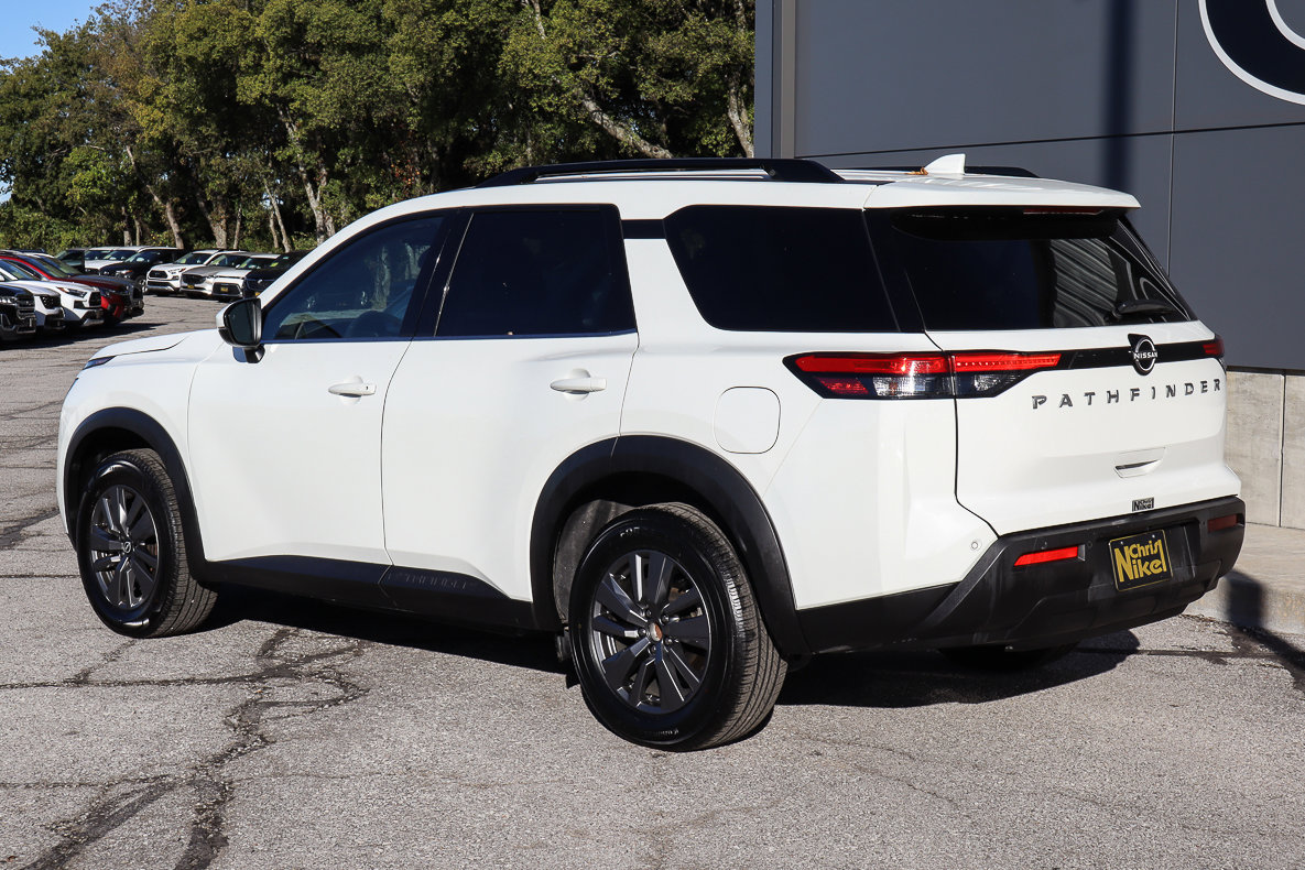 Used 2025 Nissan Pathfinder SV image 6