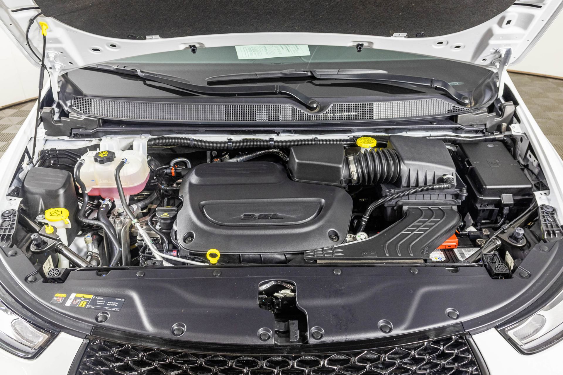 Used 2023 Chrysler Pacifica Limited w/ Uconnect Theater Family Group image 53