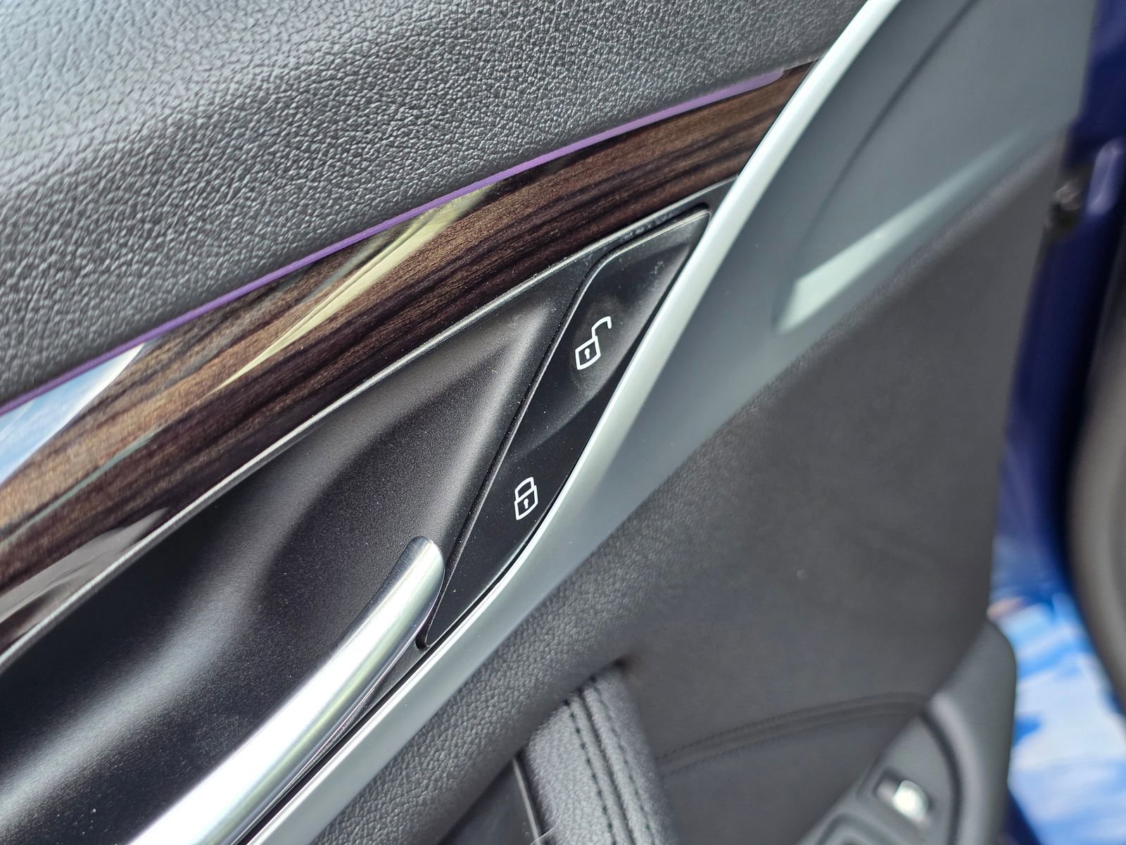 Used 2020 BMW 530e w/ Premium Package image 21