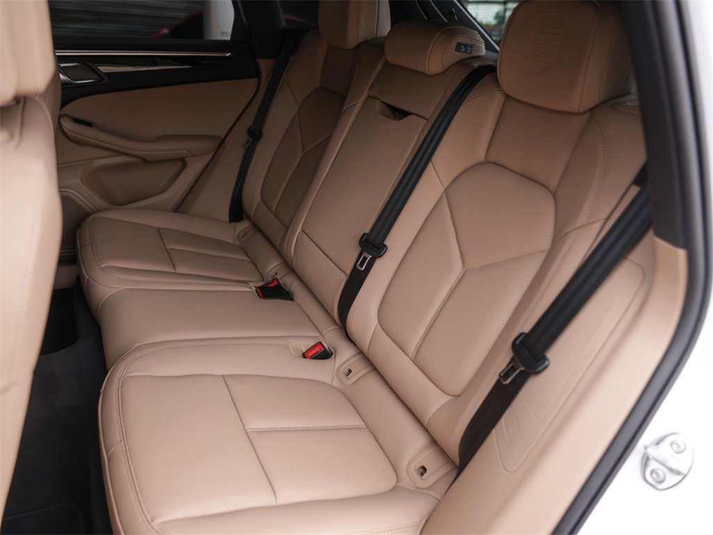 Used 2025 Porsche Macan image 33
