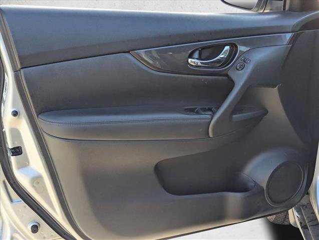 Used 2017 Nissan Rogue S image 7