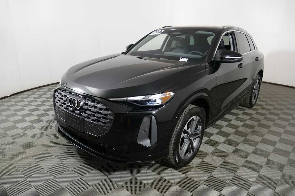 Certified 2025 Audi Q5 Premium w/ Convenience Package AWD/4WD image 3
