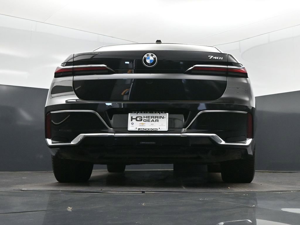 Used 2023 BMW 740i image 42