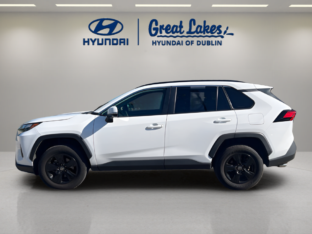 Used 2025 Toyota RAV4 XLE AWD/4WD image 2