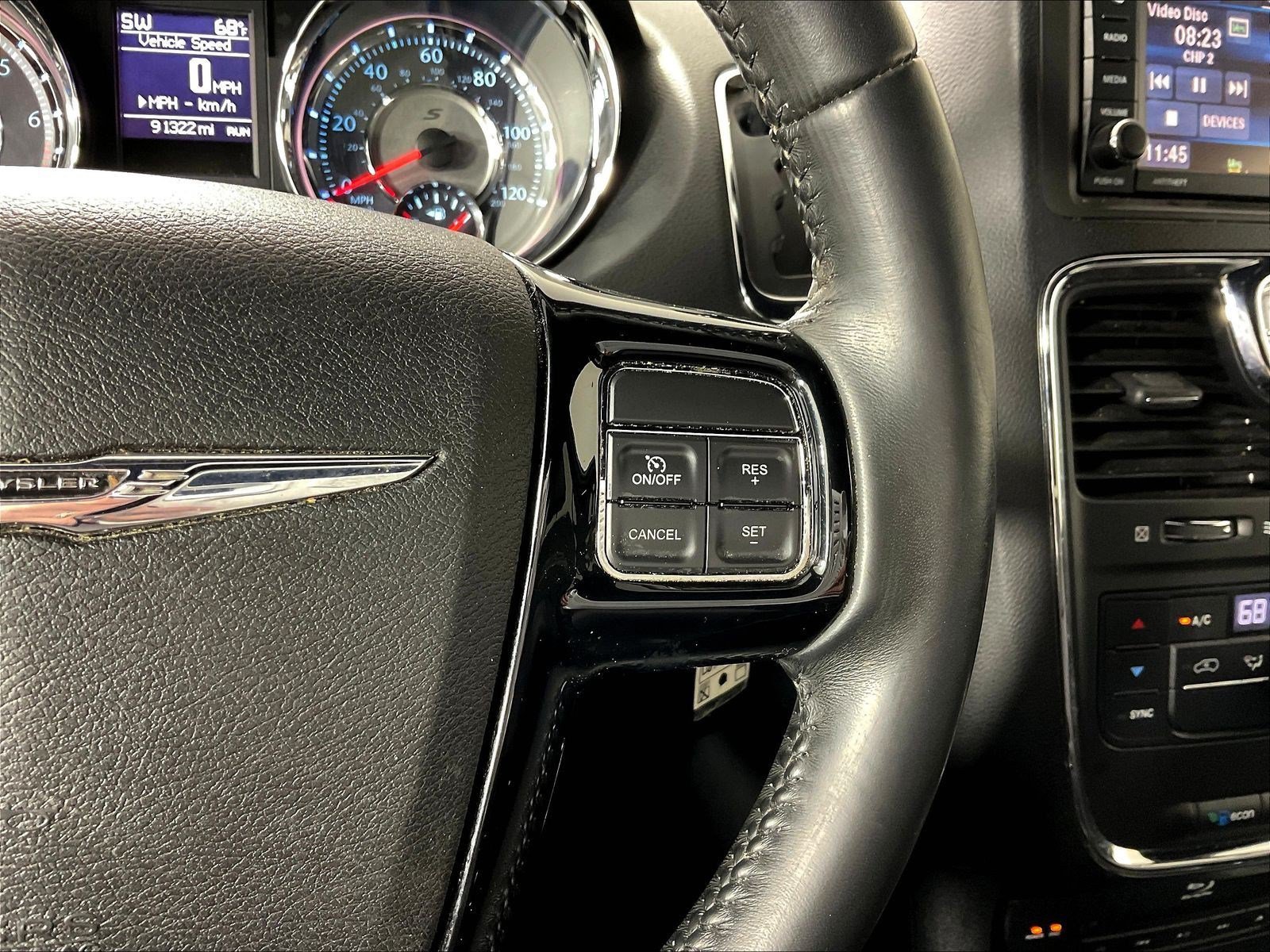 Used 2014 Chrysler Town & Country S FWD image 13