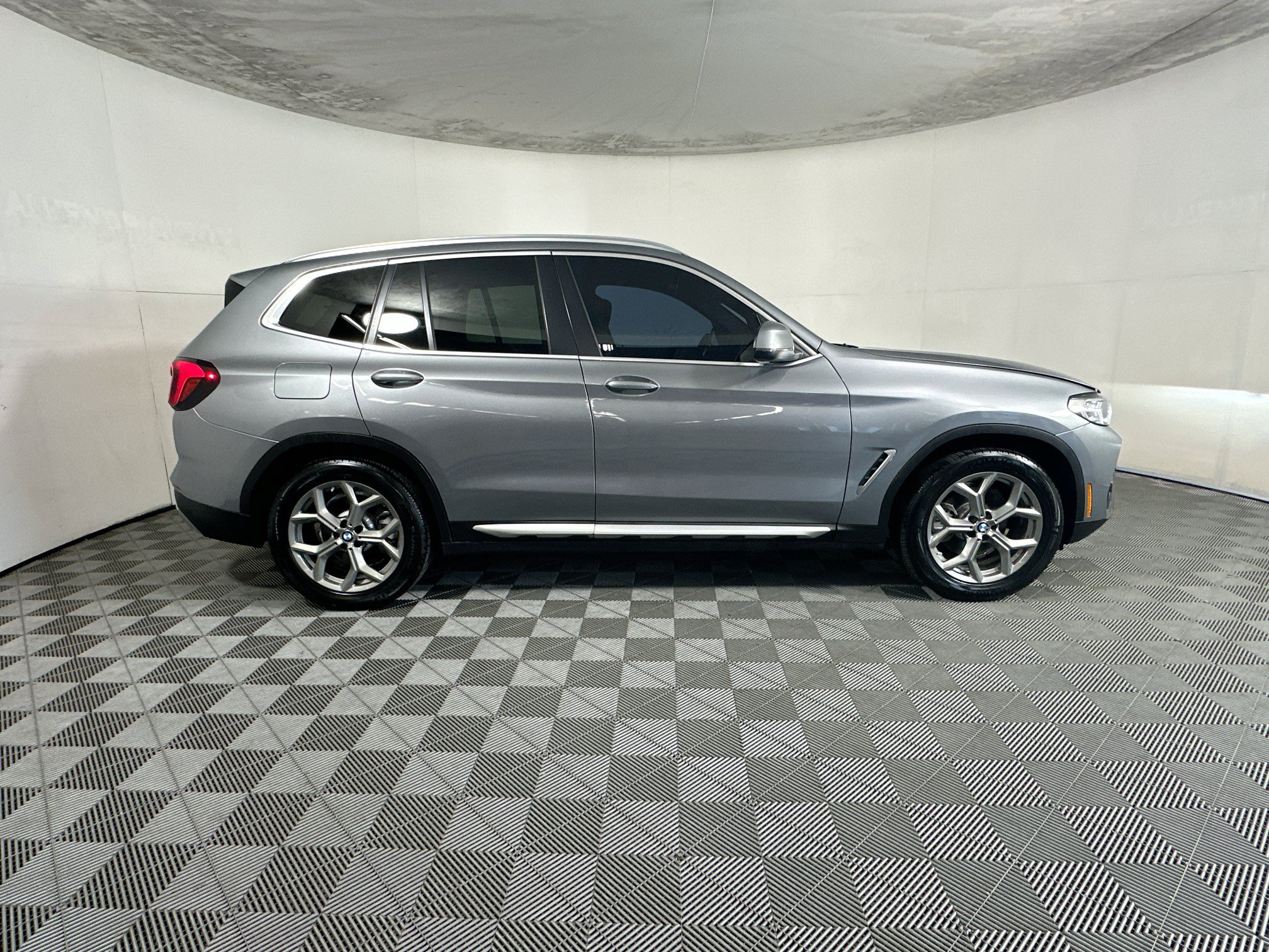 Used 2024 BMW X3 sDrive30i w/ Convenience Package RWD image 2