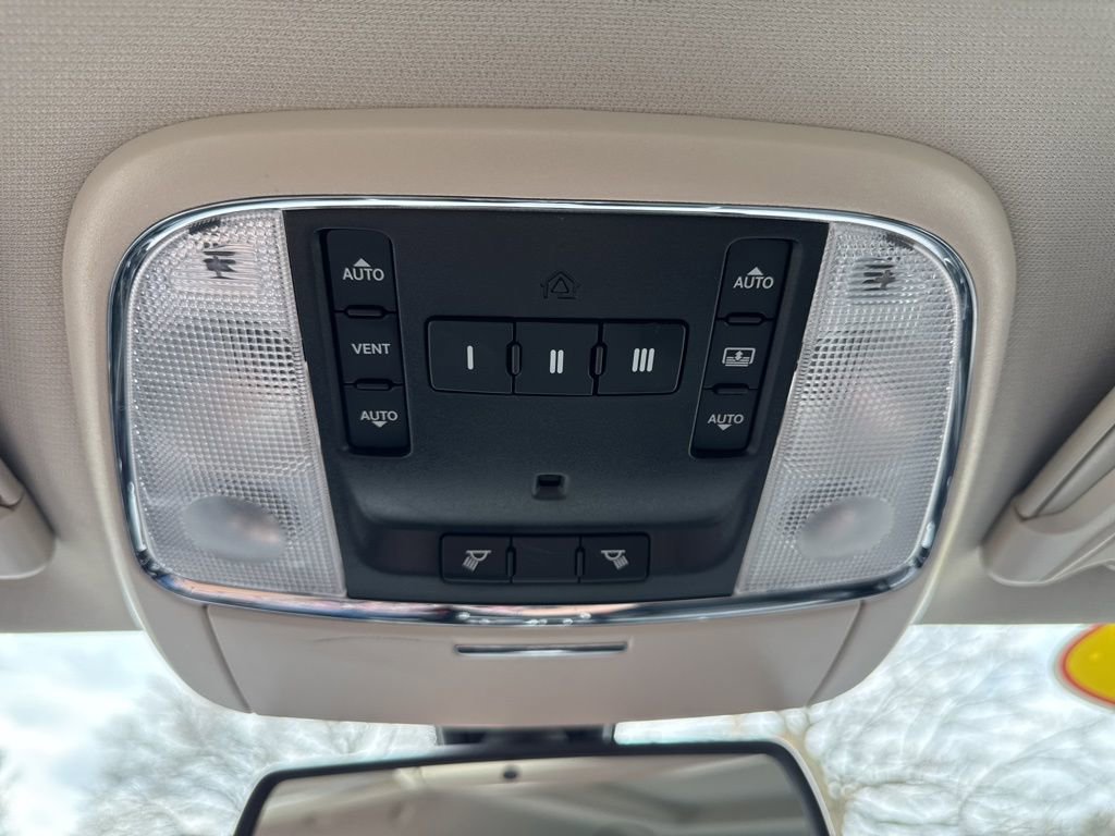 Used 2017 Chrysler 300 Limited w/ Value Package image 28