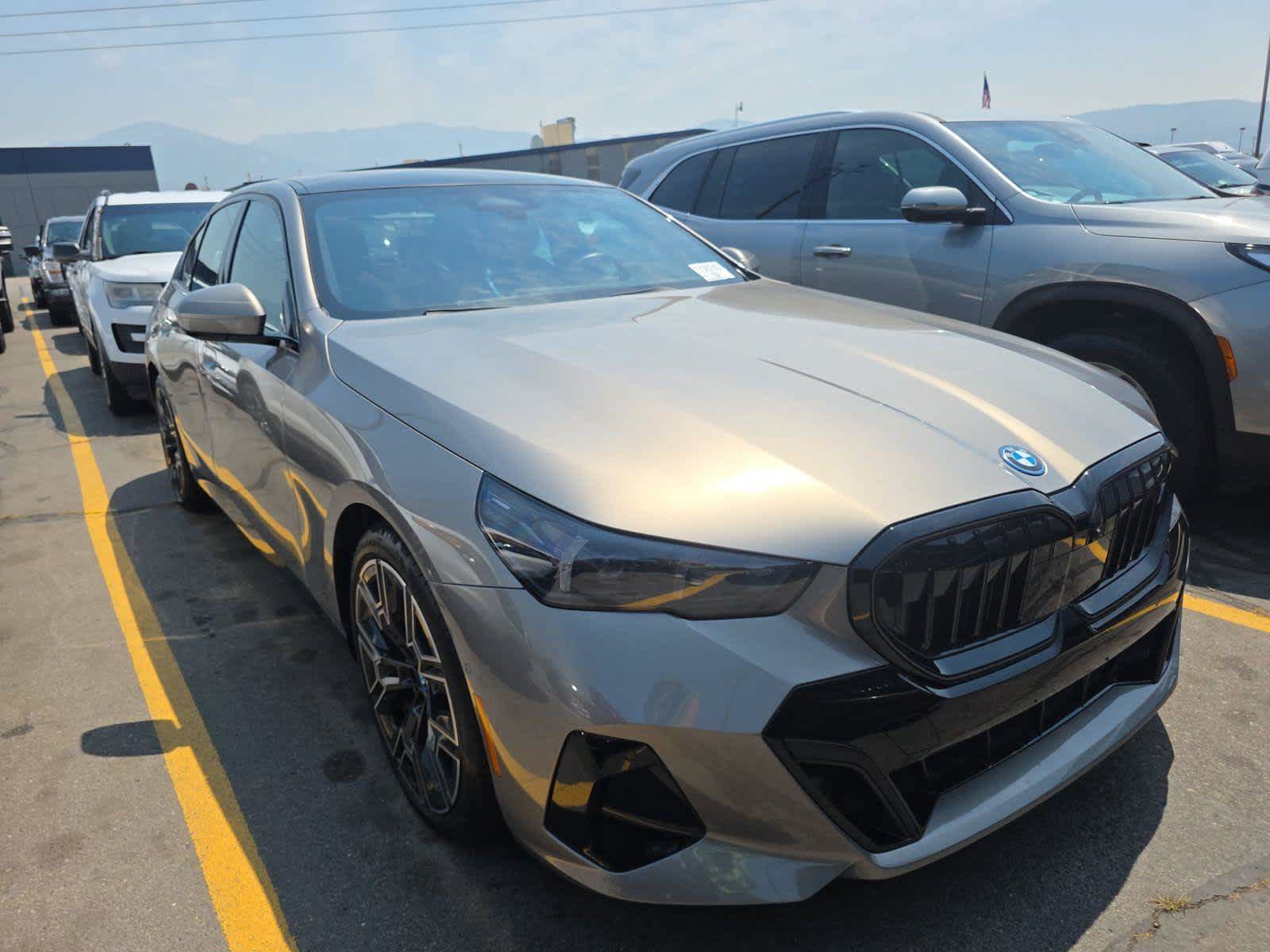 Used 2025 BMW i5 xDrive40 w/ Executive Package AWD/4WD image 3