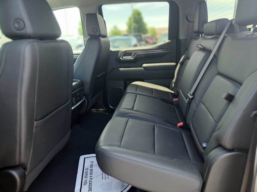 Used 2024 Chevrolet Silverado 1500 LTZ AWD/4WD image 25