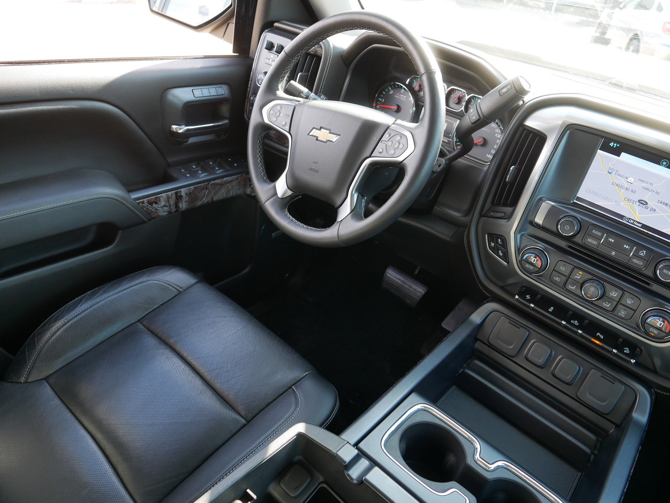 Used 2017 Chevrolet Silverado 1500 LTZ Z71 w/ Realtree Edition AWD/4WD image 9