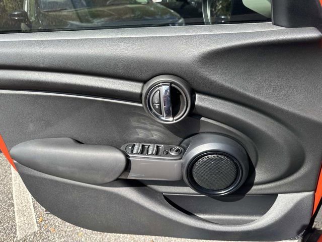 Used 2021 MINI Cooper 4-Door Hardtop image 7